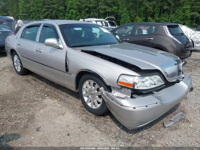 LINCOLN TOWN CAR 2011