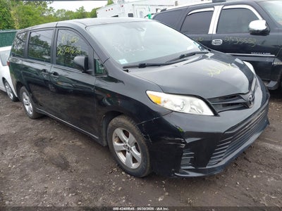TOYOTA SIENNA 2019