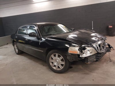 LINCOLN TOWN CAR 2010