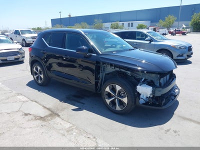 VOLVO XC40 2025