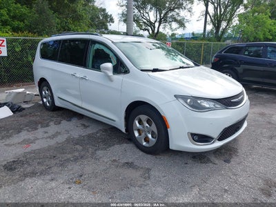 CHRYSLER PACIFICA 2017