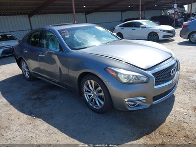 INFINITI Q70 2017