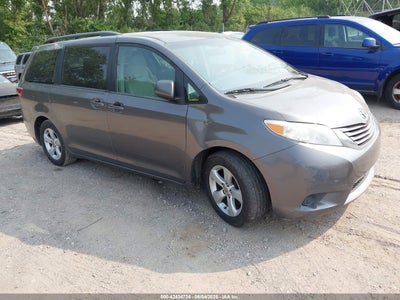 TOYOTA SIENNA 2017