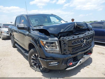 NISSAN TITAN 2021