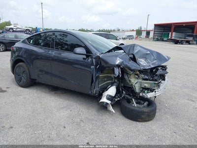 TESLA MODEL Y 2026