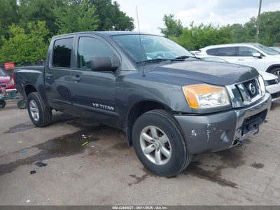 NISSAN TITAN 2011