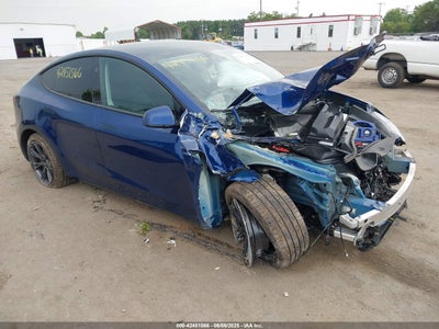 TESLA MODEL Y 2024