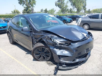 TESLA MODEL Y 2025