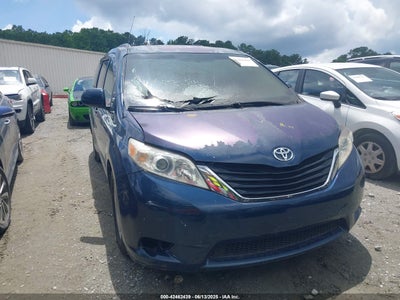 TOYOTA SIENNA 2012