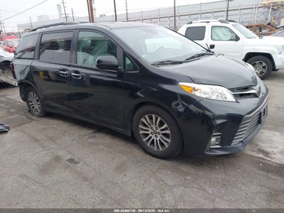 TOYOTA SIENNA 2018