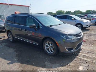 CHRYSLER PACIFICA 2017