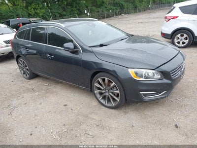 VOLVO V60 2015