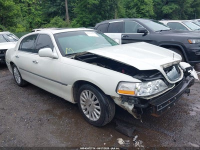 LINCOLN TOWN CAR 2004