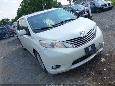 TOYOTA SIENNA 2016