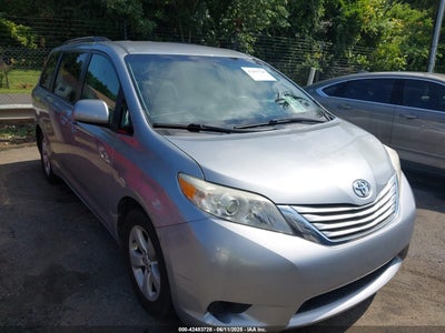 TOYOTA SIENNA 2016