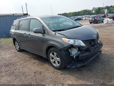 TOYOTA SIENNA 2011