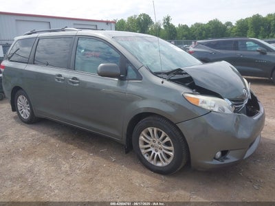 TOYOTA SIENNA 2011