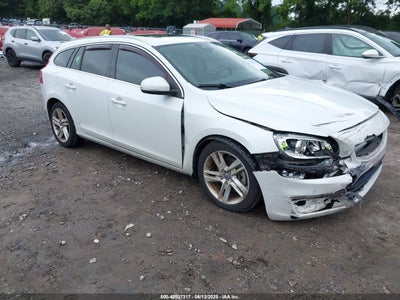 VOLVO V60 2015