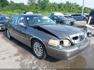 LINCOLN TOWN CAR 2004