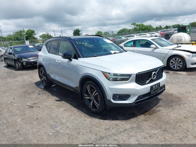 VOLVO XC40 2021