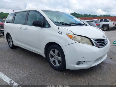 TOYOTA SIENNA 2011