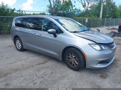 CHRYSLER PACIFICA 2017