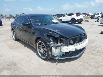 INFINITI M37 2011