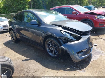 TESLA MODEL Y 2025