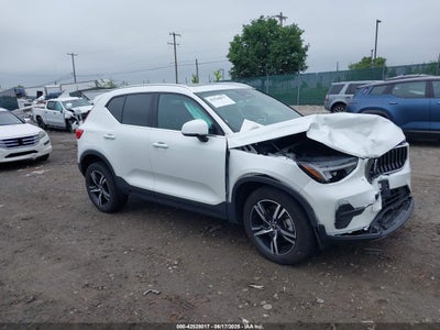 VOLVO XC40 2024