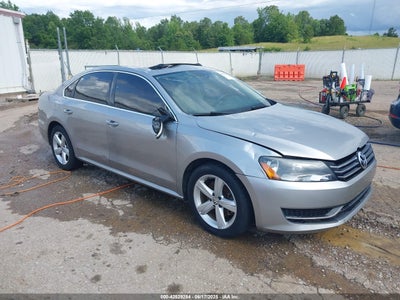 VOLKSWAGEN PASSAT 2013