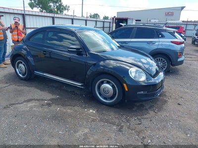 VOLKSWAGEN BEETLE 2012