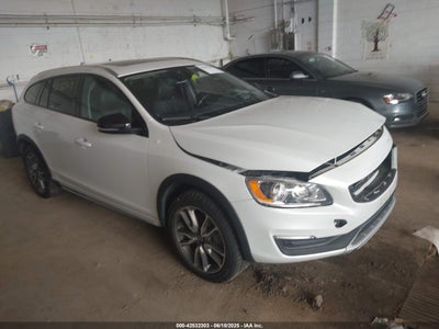 VOLVO V60 CROSS COUNTRY 2017