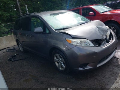 TOYOTA SIENNA 2015