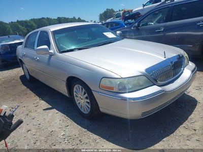 LINCOLN TOWN CAR 2004