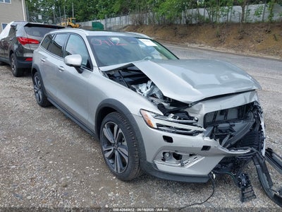VOLVO V60 CROSS COUNTRY 2025