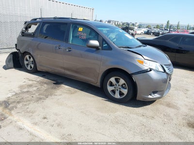 TOYOTA SIENNA 2016