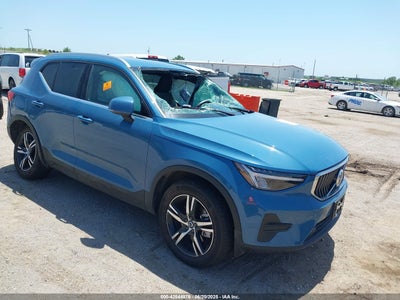 VOLVO XC40 2025