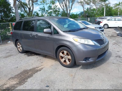 TOYOTA SIENNA 2017