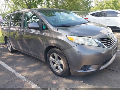 TOYOTA SIENNA 2011