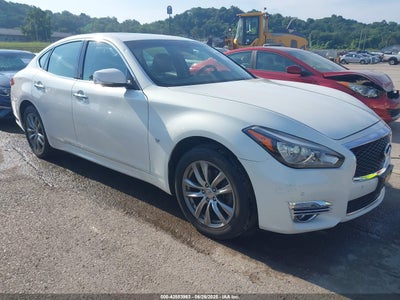 INFINITI Q70 2015