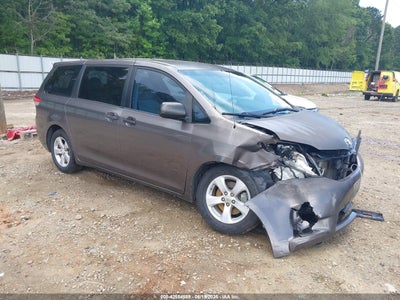 TOYOTA SIENNA 2011