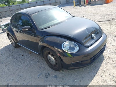 VOLKSWAGEN BEETLE 2015