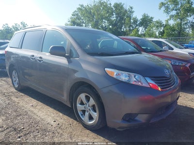 TOYOTA SIENNA 2017