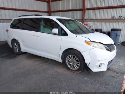 TOYOTA SIENNA 2011