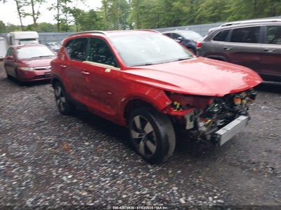 VOLVO XC40 2022