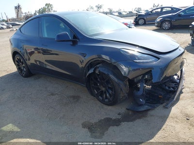 TESLA MODEL Y 2025