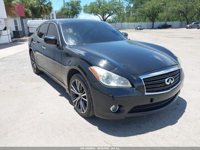 INFINITI M37 2013