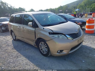 TOYOTA SIENNA 2011