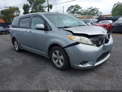 TOYOTA SIENNA 2011