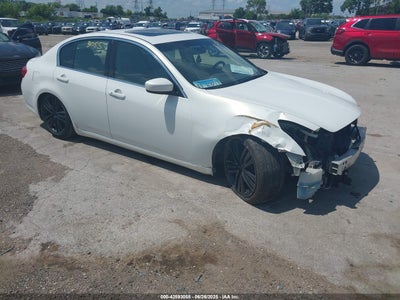 INFINITI JOURNEY 2012